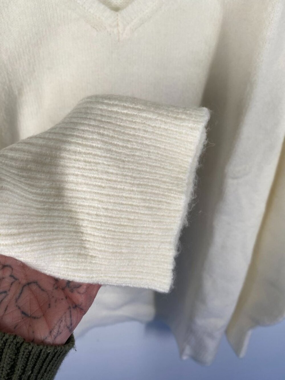 A New Day Womens V-Neck Sweater Ivory 1X Soft Lightweight Pullover Ribbed Trim - Picture 4 of 7